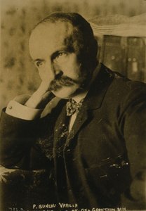 Philippe Bunau-Varilla planea un estrecho a través de Panamá, c.1924 de American Photographer